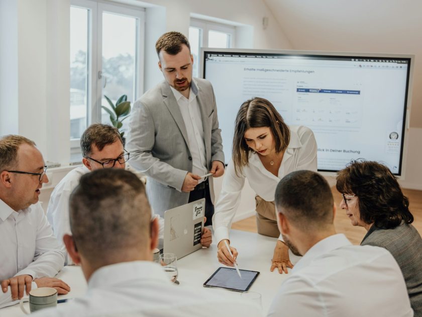 photo-1709715357520-5e1047a2b691